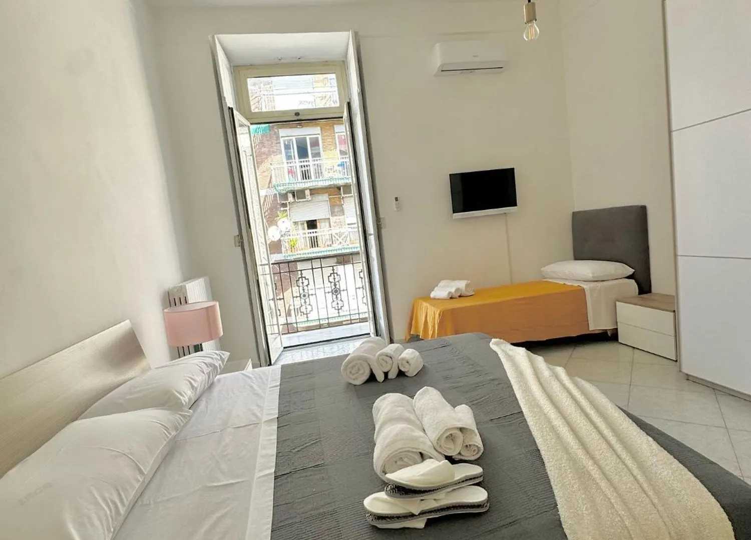Holiday House Station Naples 0*,